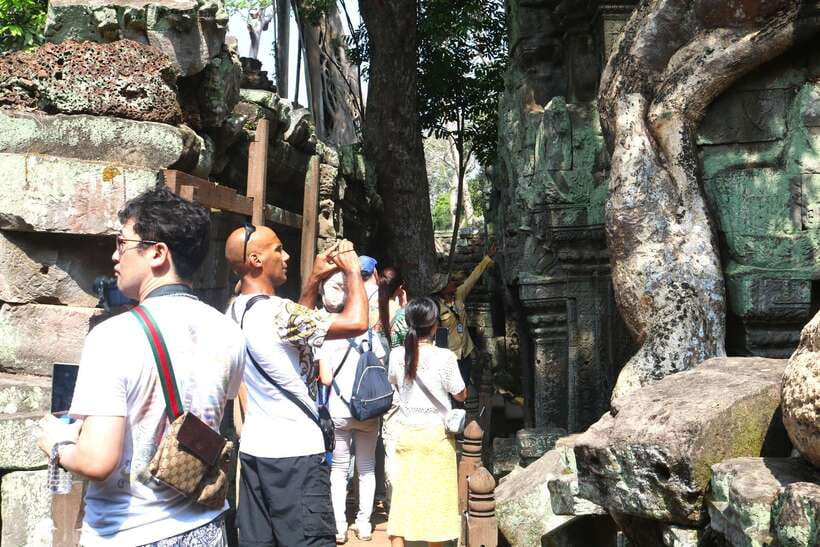 Siem Reap: Angkor Wat: Small-Group Sunrise Tour - Bayon and the faces of Angkor Thom