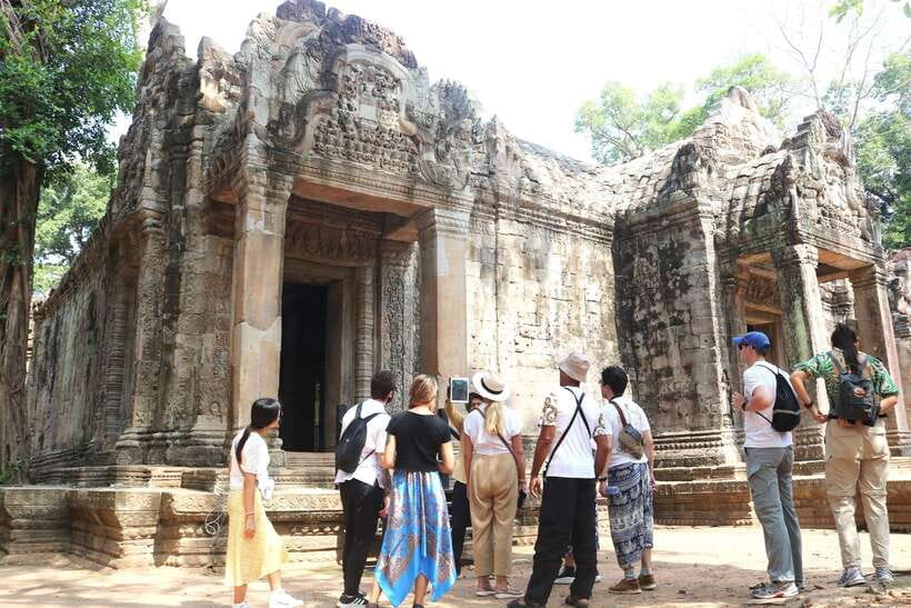 Siem Reap: Angkor Wat: Small-Group Sunrise Tour - The guides shape the quality of the day