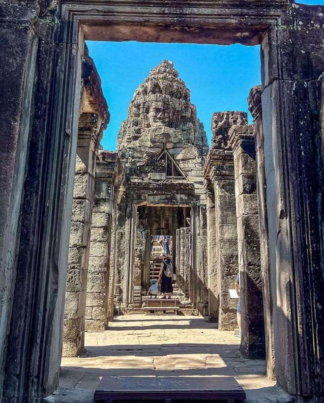 Siem Reap: Angkor Wat Small Group Tour with Spanish Guide - Clothing and practical preparation