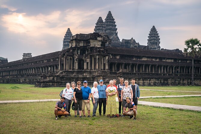 Siem Reap: Angkor Wat Sunrise Bike Tour & Jungle Breakfast - A jungle breakfast after sunrise