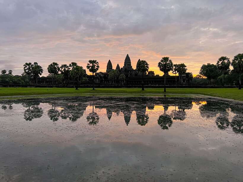 Siem Reap: Angkor Wat Sunrise Small Group tour and Breakfast - Bayon’s stone faces and Baphuon’s steep steps