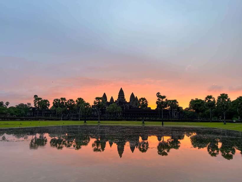 Siem Reap: Angkor Wat Sunrise Tour via Tuk Tuk & Breakfast - Ta Prohm and Ta Nei under the trees