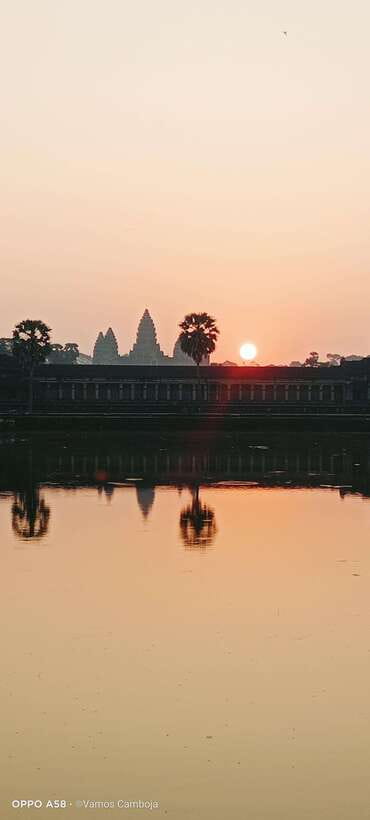 Siem Reap: Angkor Wat Sunrise Tour with Spanish Guide - Price, tickets, and what you actually receive