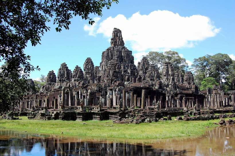 Siem Reap: Angkor Wat Tour Explore The Most Iconic Temples - Sunrise at Angkor Wat, the day’s big opening