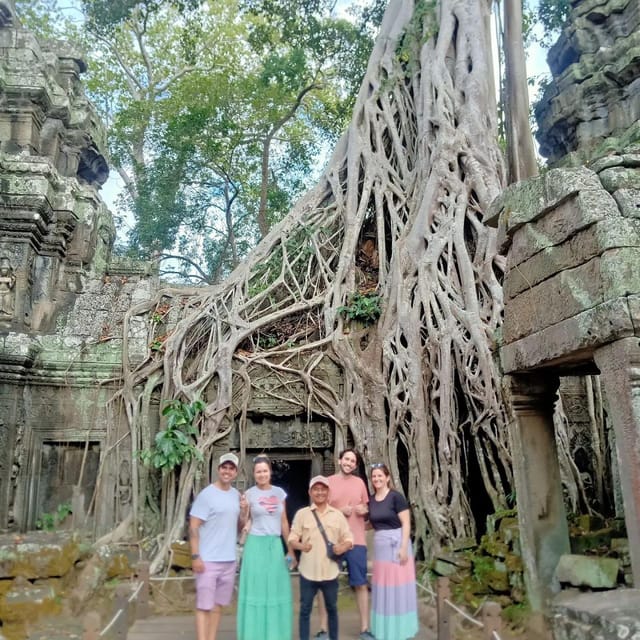 Siem Reap: Angkor Wat Tour with French-Speaking Guide - Banteay Srei’s small scale and fine carving
