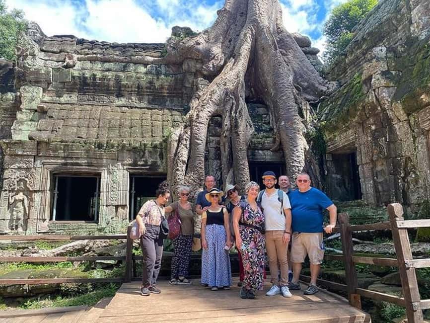 Siem Reap: Angkor Wat Tour with French-Speaking Guide - Sunrise changes the shape of the day