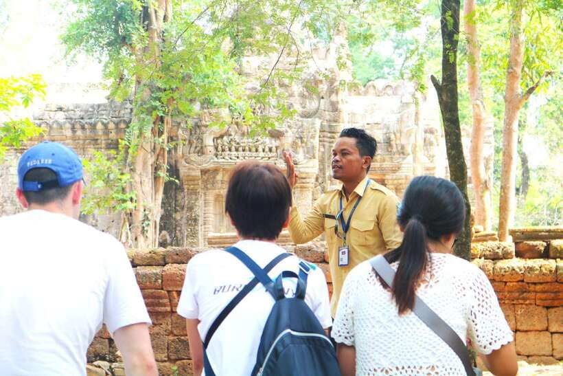 Siem Reap: Angkor Wat with German or English Guided Tour - Srah Srang and the midday break
