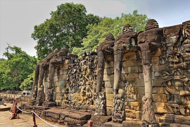 Siem Reap: Bike the Angkor Temples - Full-Day 30km Tour - Lunch and a pause near Srah Srang