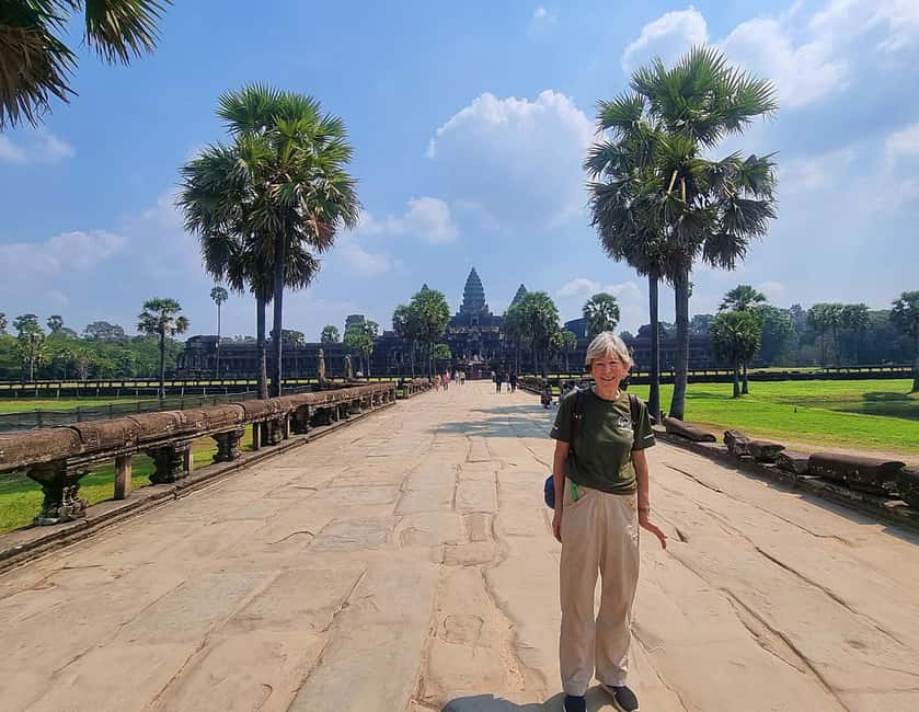 Siem Reap - Discover Angkor Wat by Jeep - Lunch near the lake or in a local home