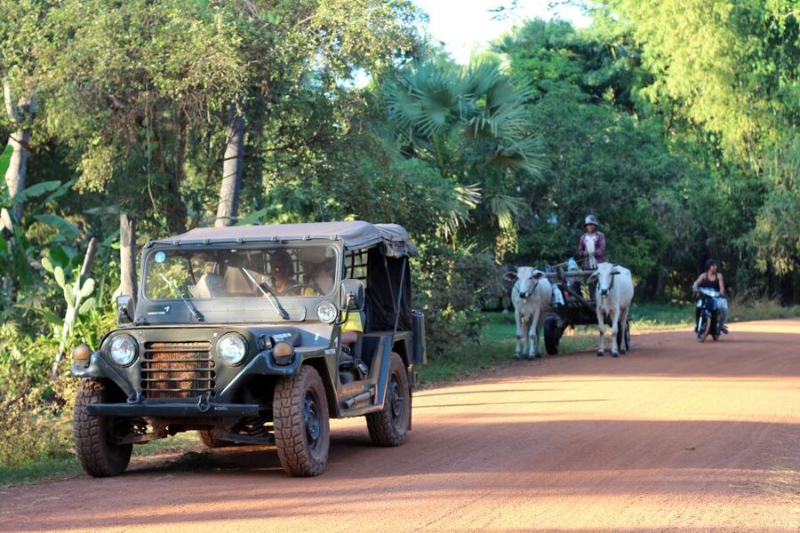 Siem Reap - Discover Angkor Wat by Jeep - What the guide and driver add