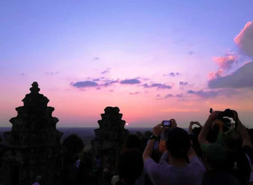 Siem Reap: Full-Day Angkor Wat Guided Tour with Sunset - Phnom Bakheng closes the day with a climb