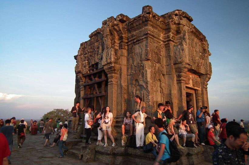 Siem Reap: Full Day Angkor Wat Temple Tour with Sunset - Angkor Thom and the South Gate