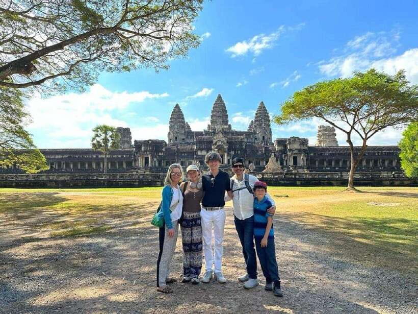 Siem Reap: Full Day Angkor Wat Temple Tour with Sunset - Angkor Wat: galleries, scale, and a useful introduction