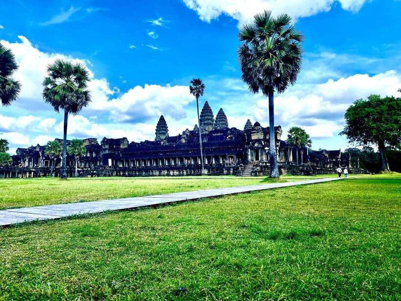 Siem Reap: Private Angkor Wat & Bakheng Mountain Sunset Tour - Why this four-hour Angkor outing works