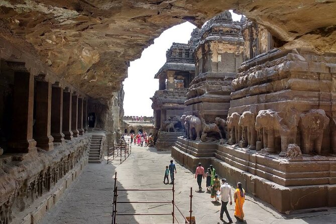 Skip-the-Line: All-Inclusive 2-Day Ajanta and Ellora Private Tour - What the private car changes