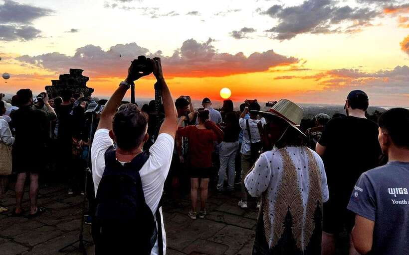Small-Group Full Day Angkor wat Guide tour with Sun set - Angkor Wat: start with scale, stories, and stone