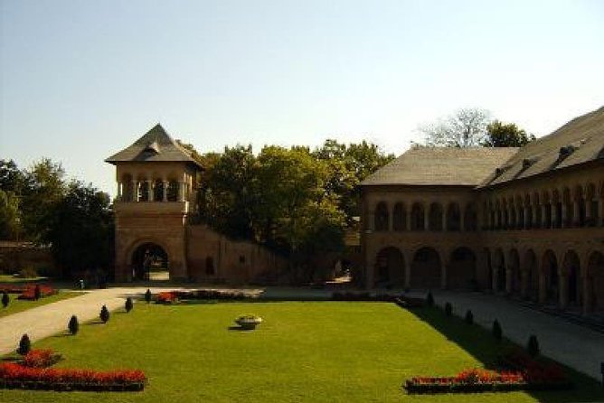 Small Group Tour to Mogosoaia Palace and Snagov Monastery - The drive to Mogosoaia Palace