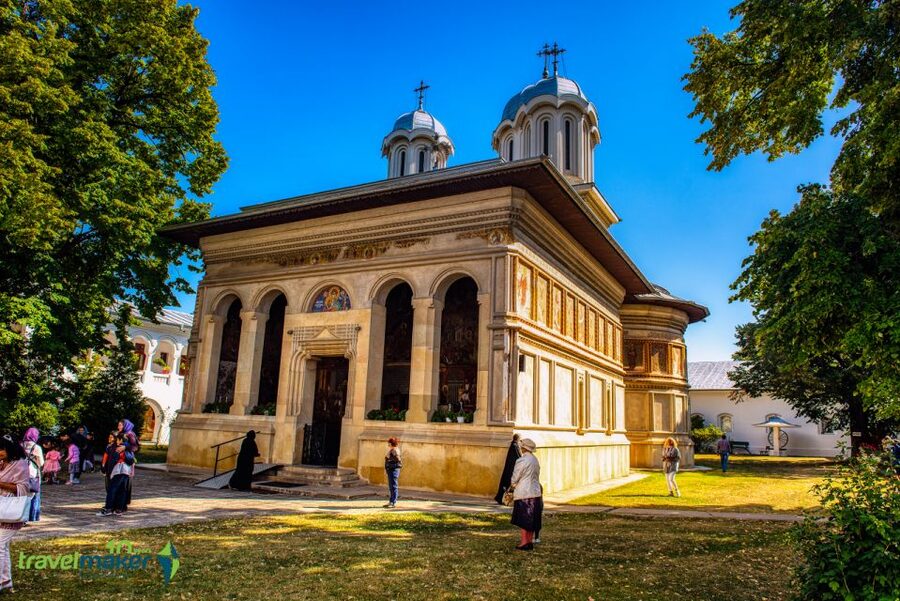 Small Group Tour to Mogosoaia Palace & Snagov Monastery - The guide and small-group format