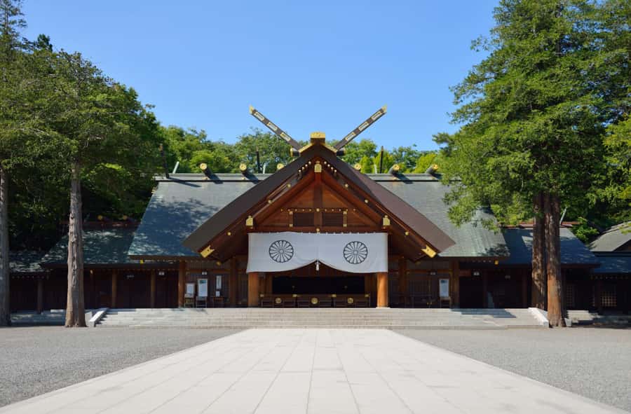 Sopporo: Hokkaido Shrine and Atama Daibutsu Full-Day Tour - Hokkaido Shrine and the island’s pioneer story