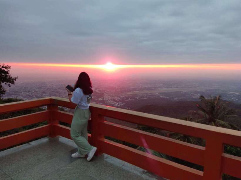 Spiritual Sunrise Wat Doi Suthep, Pha Lat, Alms & Meditation - Key points at a glance