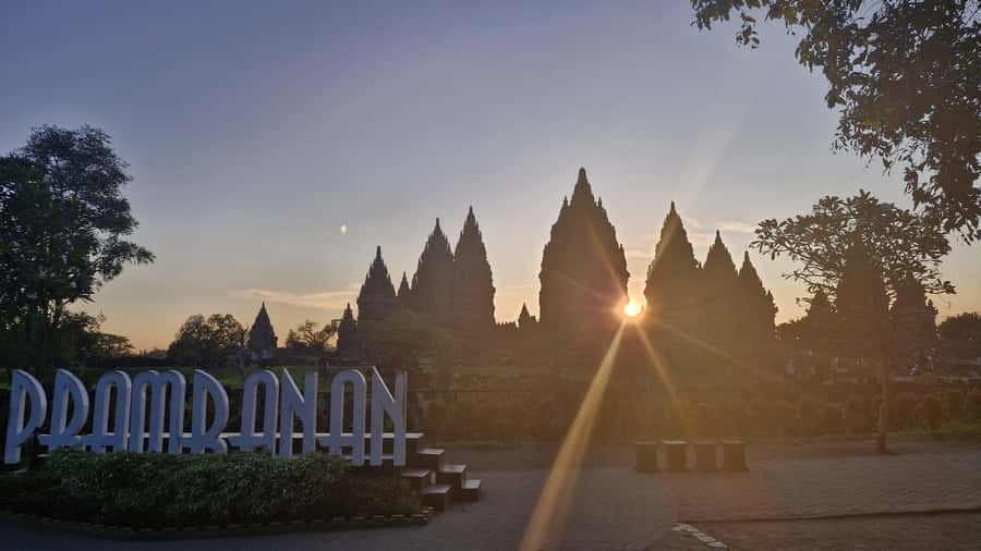 Sunset at Prambanan & Including Ticket Ramayana Ballet Show - The drivers make a practical difference
