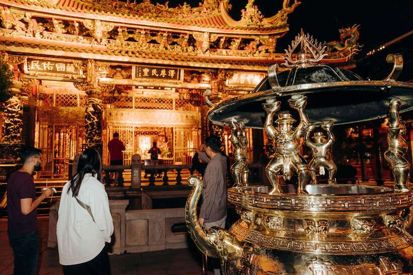 Taipei's Origin & Longshan Temple - Taiwan Cultural Tour - Buddhism, Taoism, and Taiwanese folk belief together