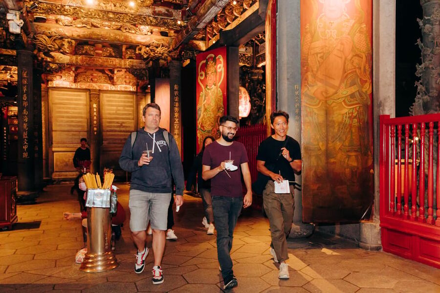 Taipei's Origin & Longshan Temple - Taiwan Cultural Tour - What the 2.5-hour format feels like
