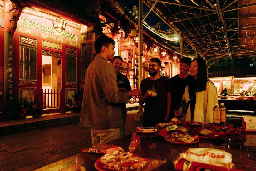 Taipei's Origin & Longshan Temple - Taiwan Cultural Tour - Practical advice for meeting the guide