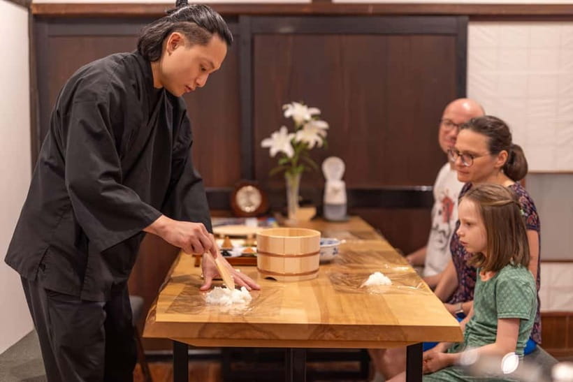 Takayama: Onigiri and miso soup making at a buddhist temple - Finding the gates and entering the temple