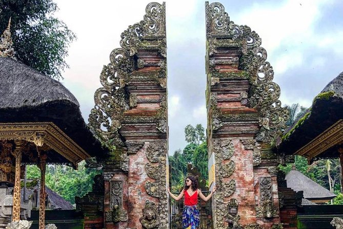 Tanah Lot Temple, Waterfall & Ubud Tour (Private & All-Inclusive) - Lunch between the morning and afternoon stops