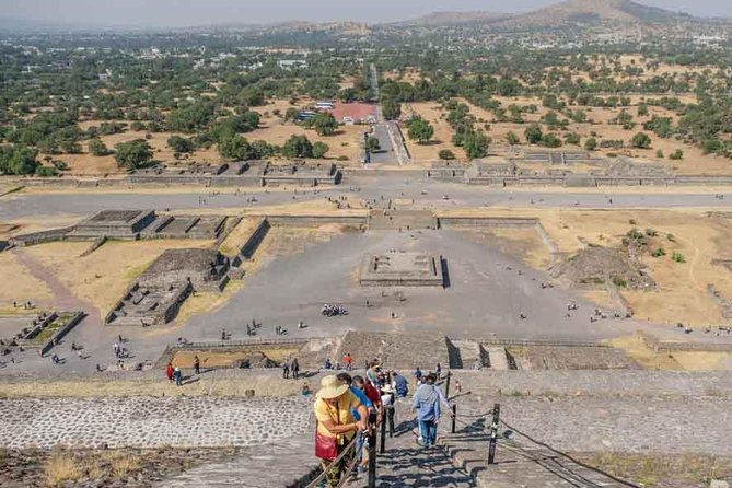 Teotihuacan, Shrine of Guadalupe & Tlatelolco Day Tour - The Basilica of Guadalupe is powerful but short