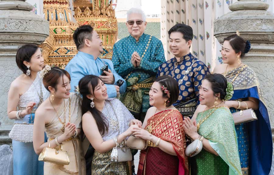 Thai Costume Photographer at Wat Arun/Pho in Bangkok - The first hour: photographing Wat Arun