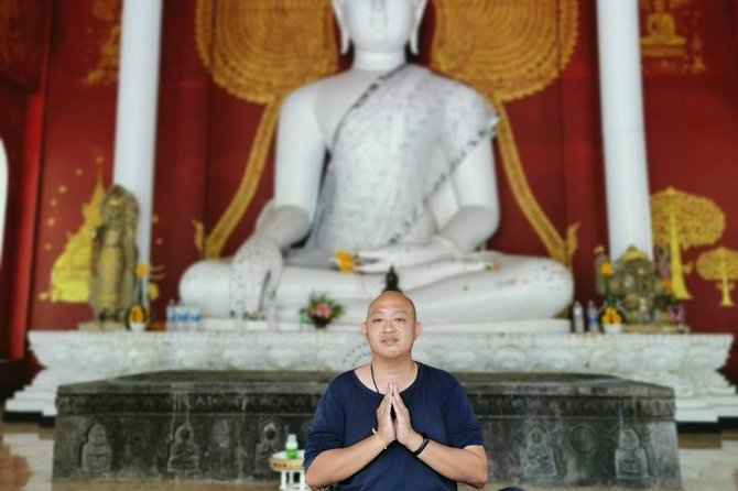 The Best Chiang Mai City Private Tour: Famous Temples & Viewpoint - Gems Gallery adds a commercial stop
