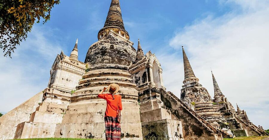 The Old Siam: Ayutthaya Temples Small Group Tour with Lunch - Wat Mahathat and the Buddha in the roots