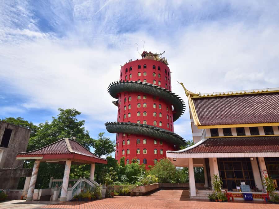 The Souls BKK: Floating Market, Dragon Temple, Na Satta Park - Wat Sam Phran and the 17-story dragon
