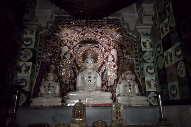 Tipu Palace + Koté Vishnu + Fort + KR Market + Jain Temple = Bengaluru Pété Walk - Kote Venkataramana Temple and its carved stone walls