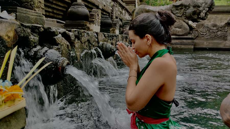 Tirta Empul: Temple Tour with Optional Spiritual Cleansing - What the guides add to the experience