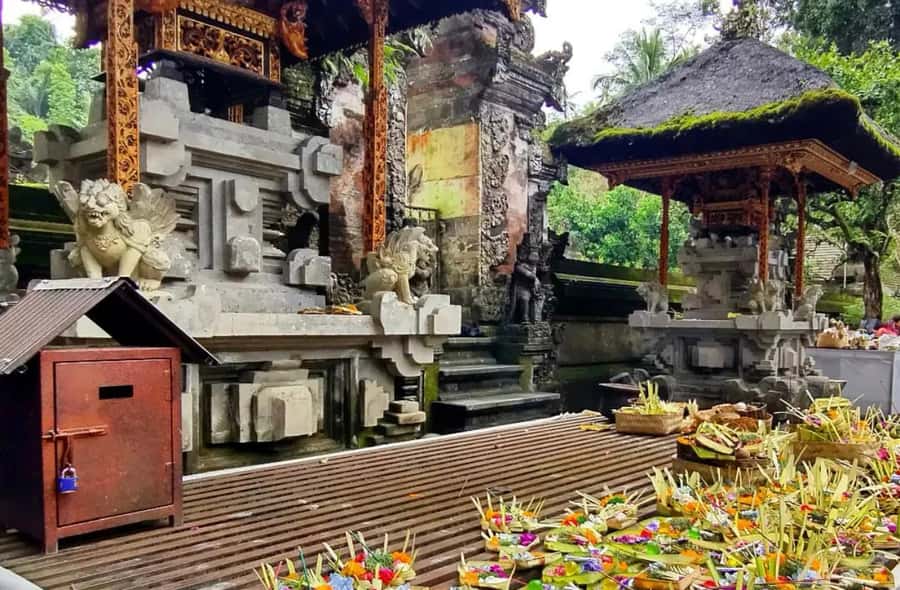 Tirta Empul: Temple Tour with Optional Spiritual Cleansing - Entering through the Candi Bentar