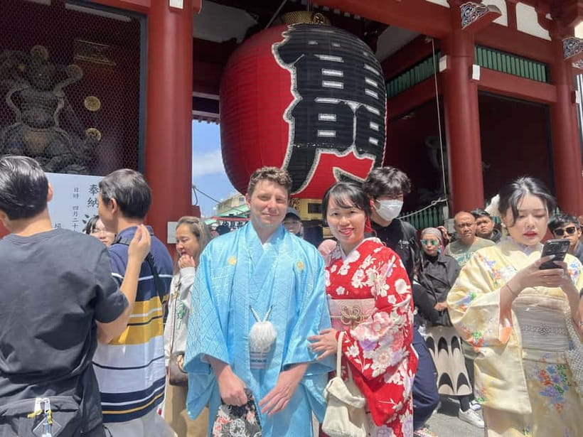 Tokyo: Asakusa and Tokyo’s Oldest Temple Senso-ji Tour - What the guides add to the experience