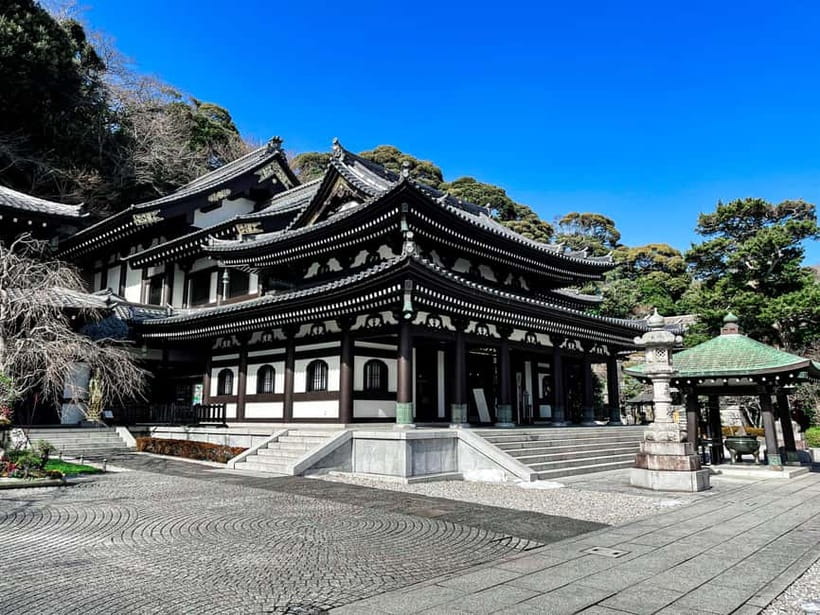 Tokyo: Day Trip to Kamakura in Spanish - Spanish - Hase-dera and the Old Kamakura Tram