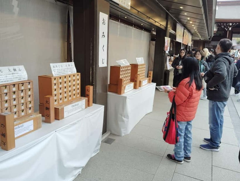 Tokyo: Meiji Jingu Shrine & Inner Garden Guided Tour (2h) - The grand torii and handwashing ritual