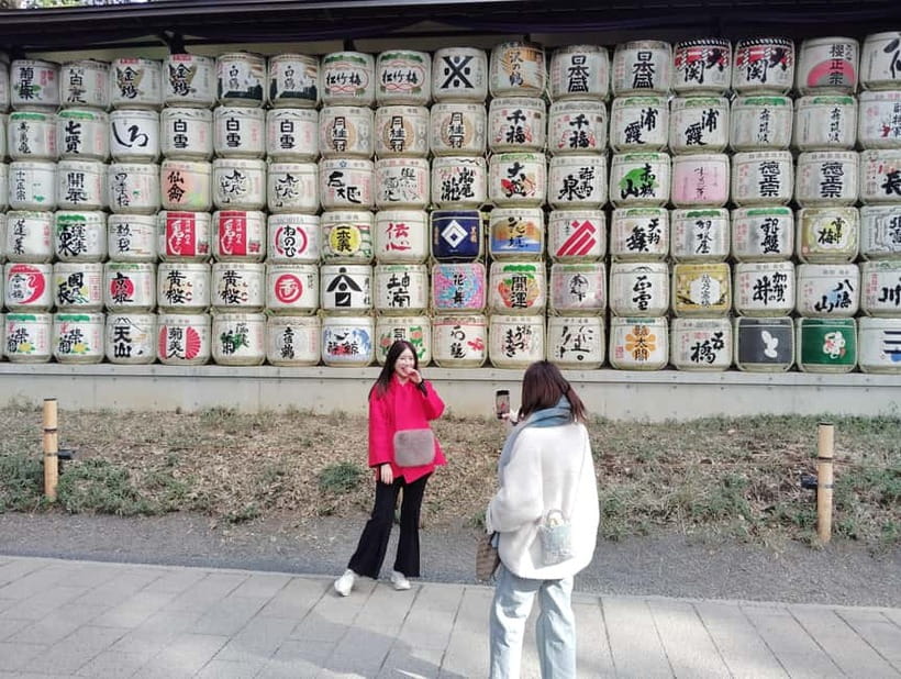 Tokyo: Meiji Jingu Shrine & Inner Garden Guided Tour (2h) - Praying at Meiji Jingu