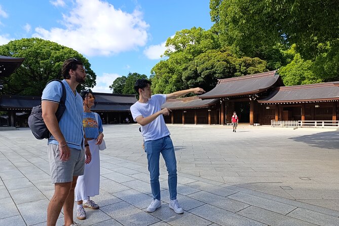 Tokyo: Meiji Shrine and Shinto Culture Walking Tour - The Towering Torii and Shrine Etiquette