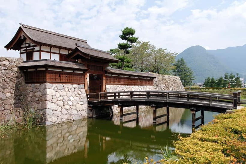 Tokyo: Nagano Snow Monkeys and Zenkoji Tour with Temples - Why the snow monkeys make this day trip special
