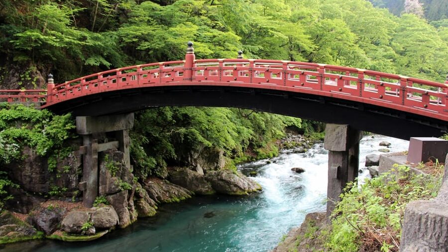 Tokyo: Nikko Private Day Tour With Guide - Lake Chuzenji and Kegon Falls bring the mountain scenery close