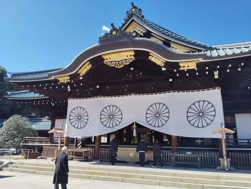 Tokyo War History Tour: Yasukuni Shrine & War Museum - Why Yasukuni Shrine matters in modern Tokyo