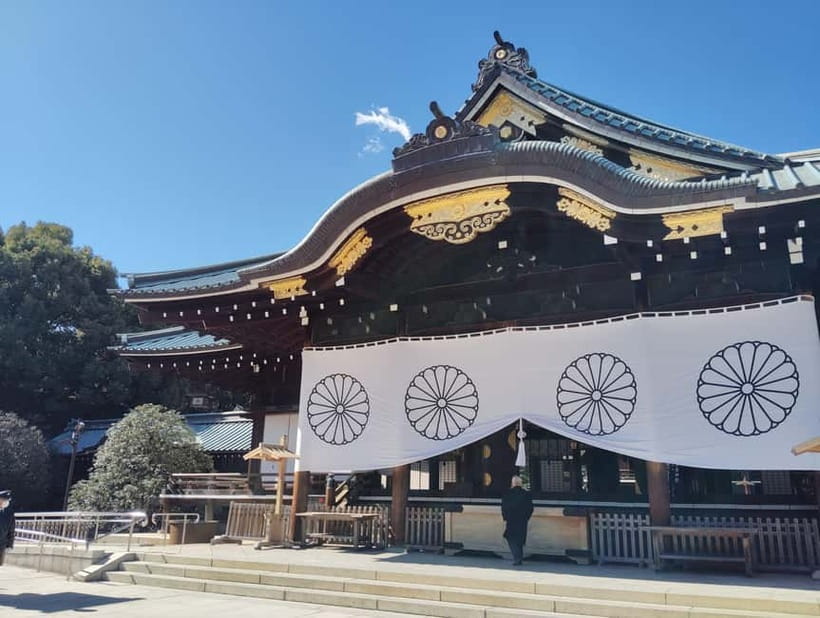 Tokyo War History Tour: Yasukuni Shrine & War Museum - How the timing and walking affect the day