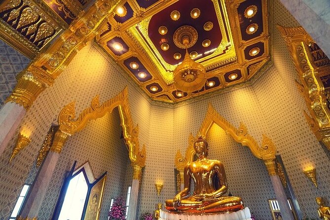 Top 3 Bangkok Temples: Multilingual Private Tour [EN,ES,DE,IT,FR] - The royal landmarks between temple visits