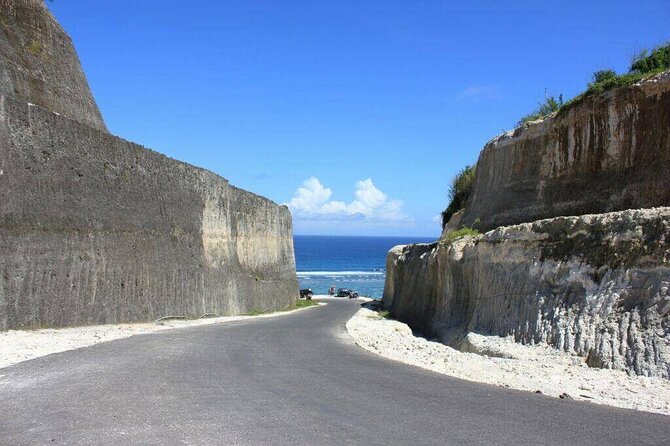 Uluwatu Temple, Beaches and Southern Bali Tour - Melasti Beach and the short cliffside pause