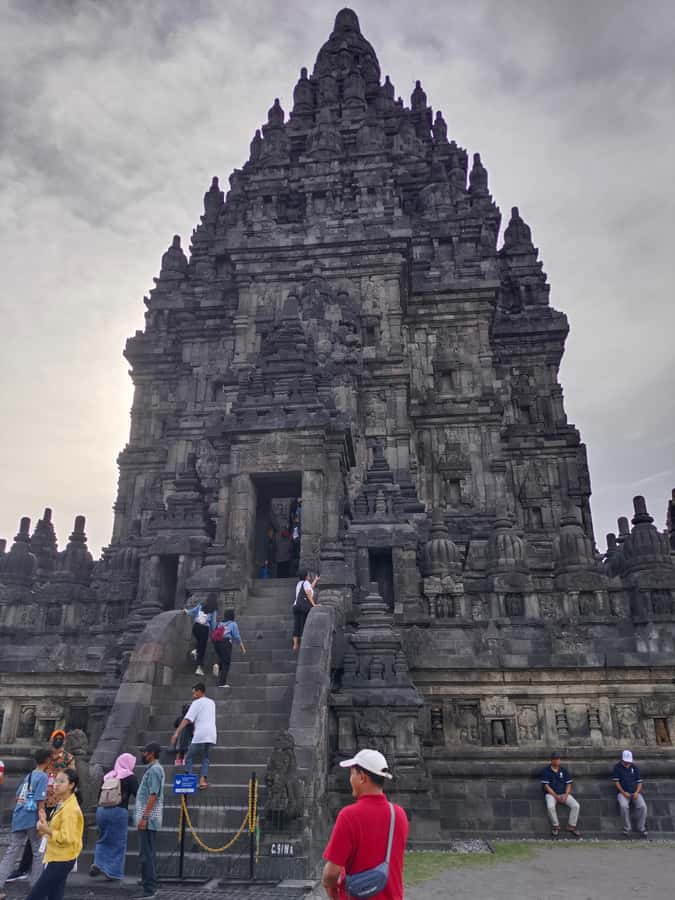 "Unveil the Secrets of Borobudur and Prambanan" - Should you book this Borobudur and Prambanan tour?